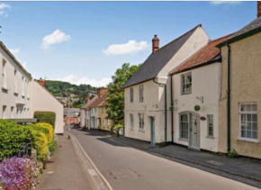 Carpenters Cottage Quirky home Seaside town